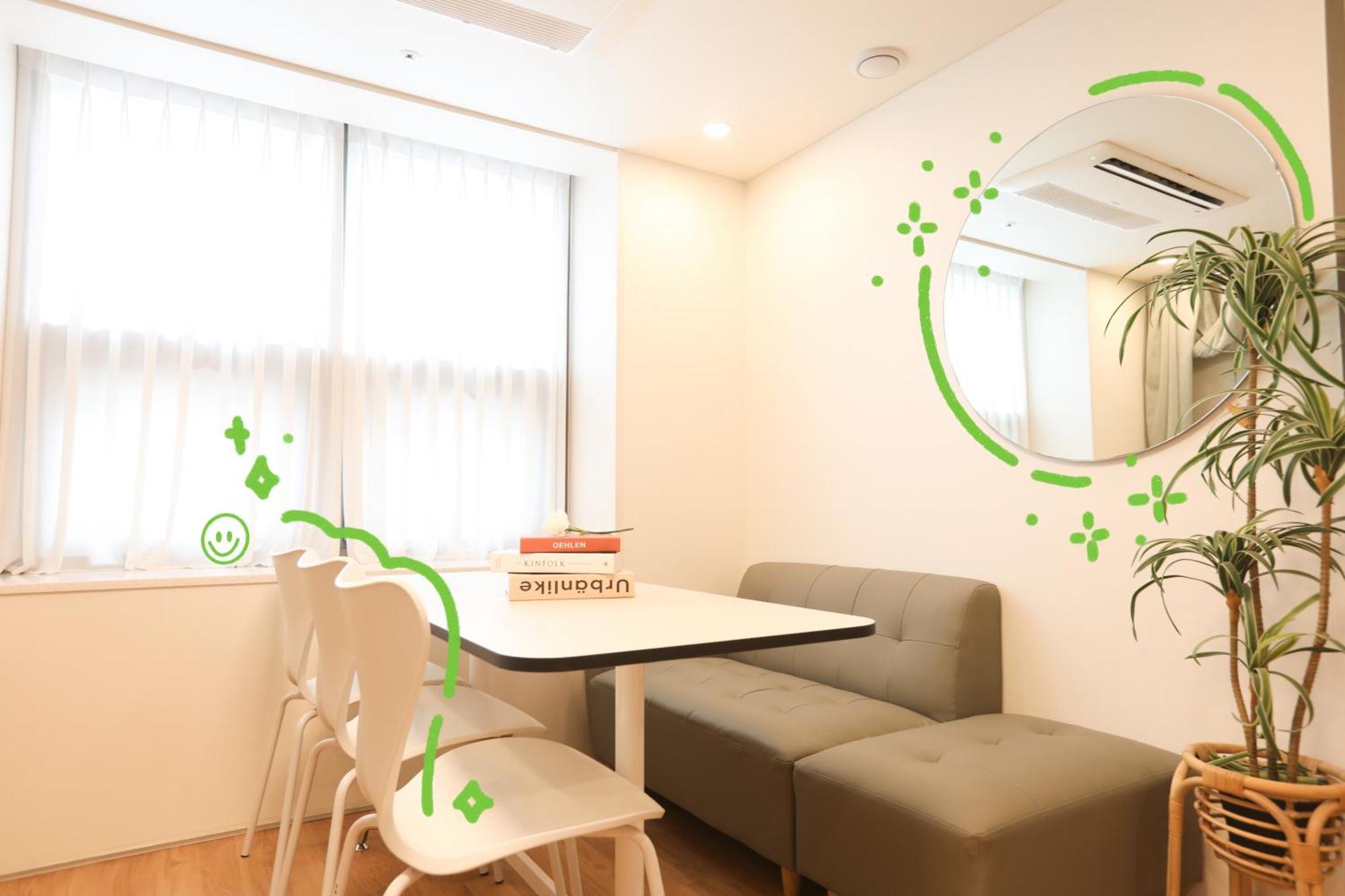 Apartment Hongik Univ Station Wave Family #1