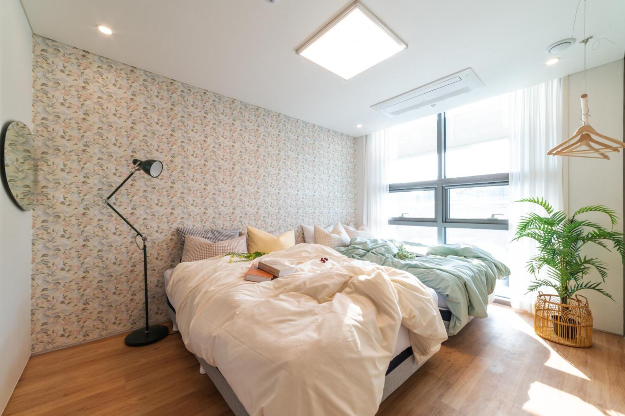 Hongik Univ Station Wave Family #1 Apartment